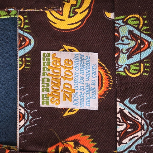 Big Bud Press Halloween Masks Printed Shoulder Zip Tote - Picture 2 of 4